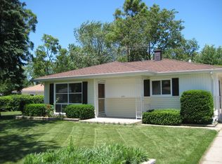 672 S Wayne Pl, Wheeling, IL 60090