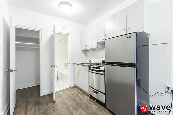 Rented by Wave Real Estate Group | media 8