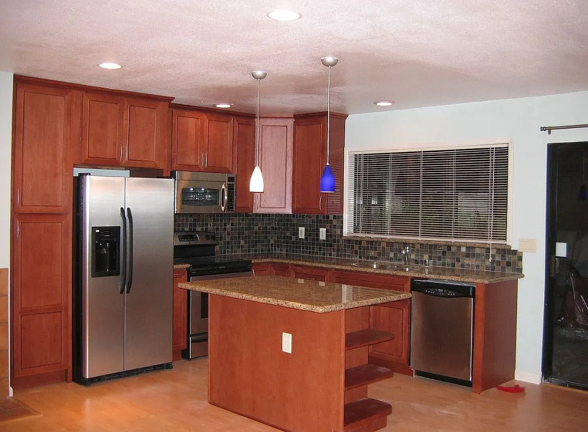 3 bed, 2.5 bath, 3300 sqft, $1,750 — Photo 2