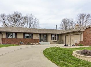 102 Crestwood St, Lincoln, IL 62656