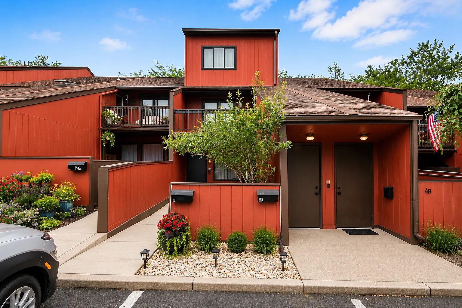 3 Darien — Photo 1