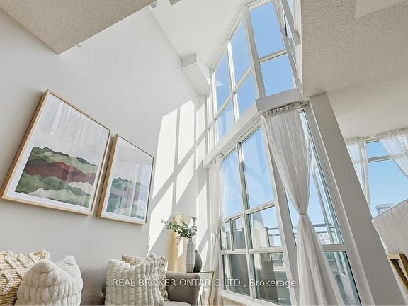 3rd image of 220 Burnhamthorpe Rd W #903