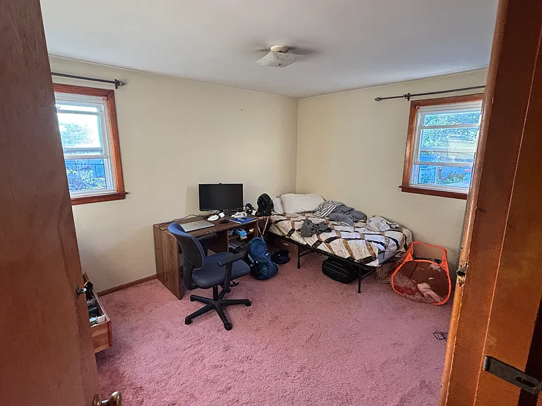 20 Hawthorne Ave — Photo 2