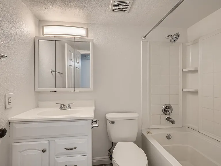 4364 Tara Ave #D — Photo 20