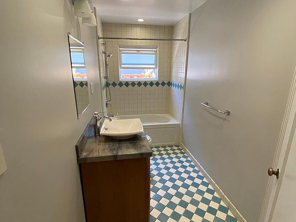 5th image of 1435 Eaton Ave