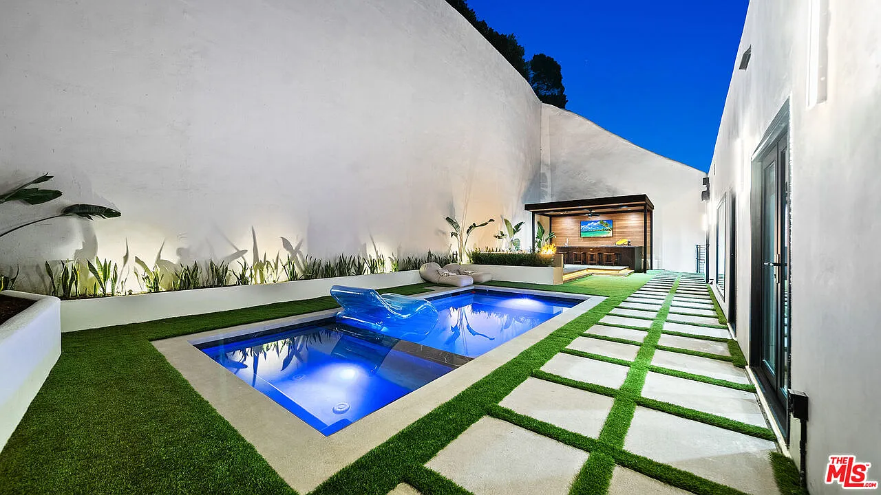 5 bed, 4.5 bath, $19,500 — Photo 1