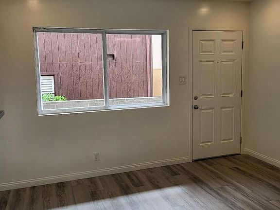 3rd image of 940 1st St #2