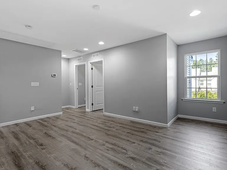 1424 Glenwater Dr — Photo 12
