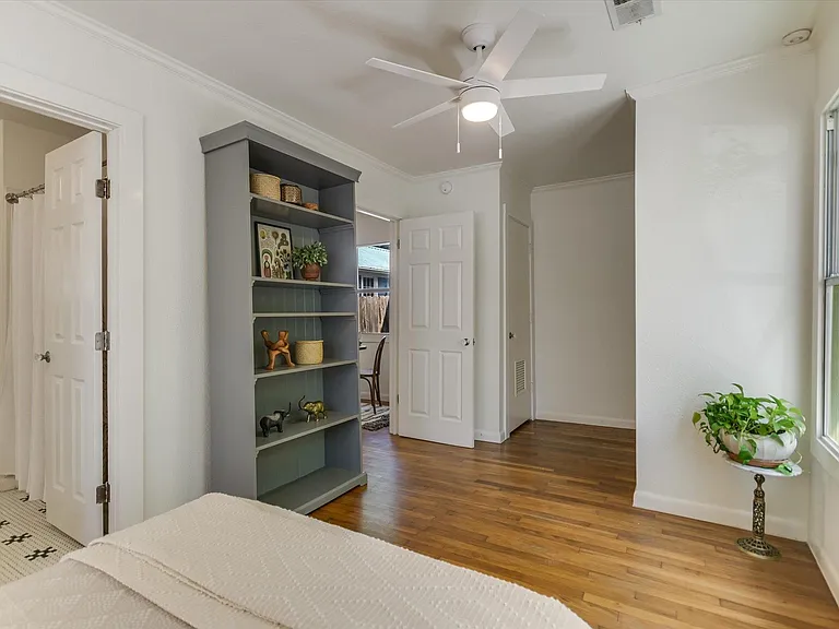 1110 W 22nd St #16 — Photo 9