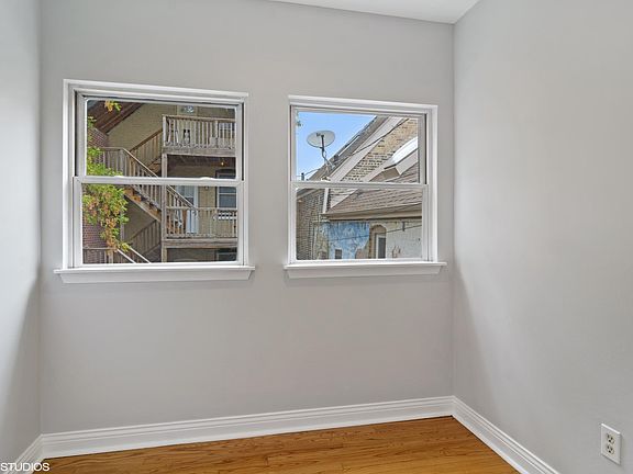 4th image of 1837 W Dickens Ave #2R