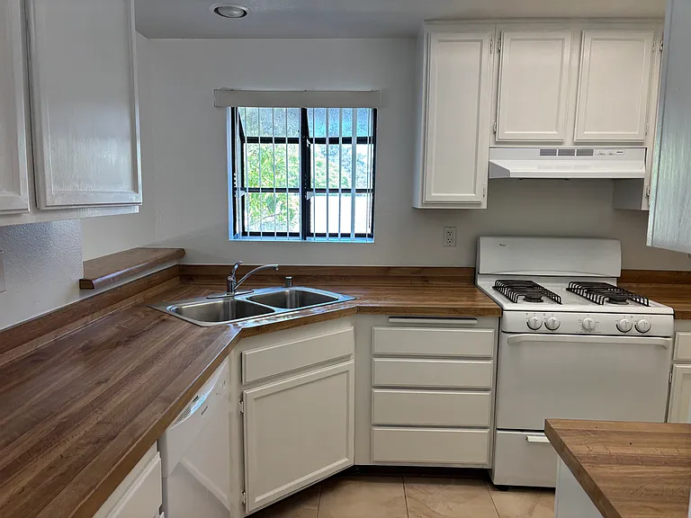 1095 Shadowridge Dr — Photo 8