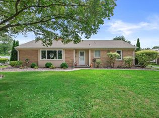 S21W23053 Hillside DRIVE, Waukesha, WI 53186