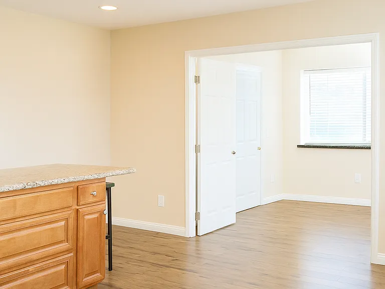 1906 Stewart St #1B — Photo 2