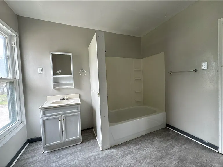 519 Lyndal St — Photo 7