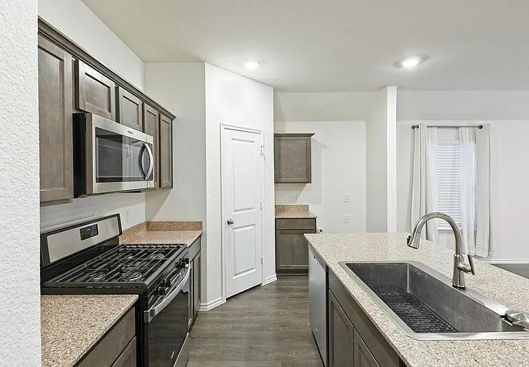 1111 Emerald Gate Dr — Photo 19