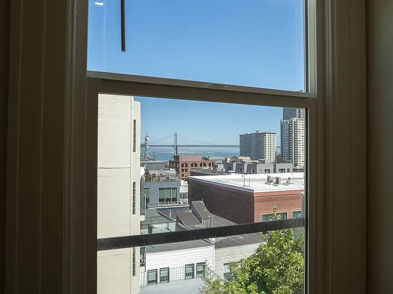 1048 Montgomery St — Photo 19