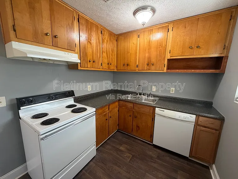 1492 Waverly Way #B-4 — Photo 5