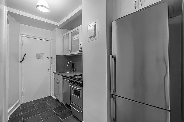 1st image of 307 E 44th St APT 421