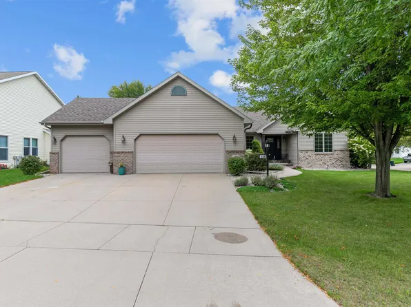 109 Shalimar Ct, Combined Locks, WI 54113