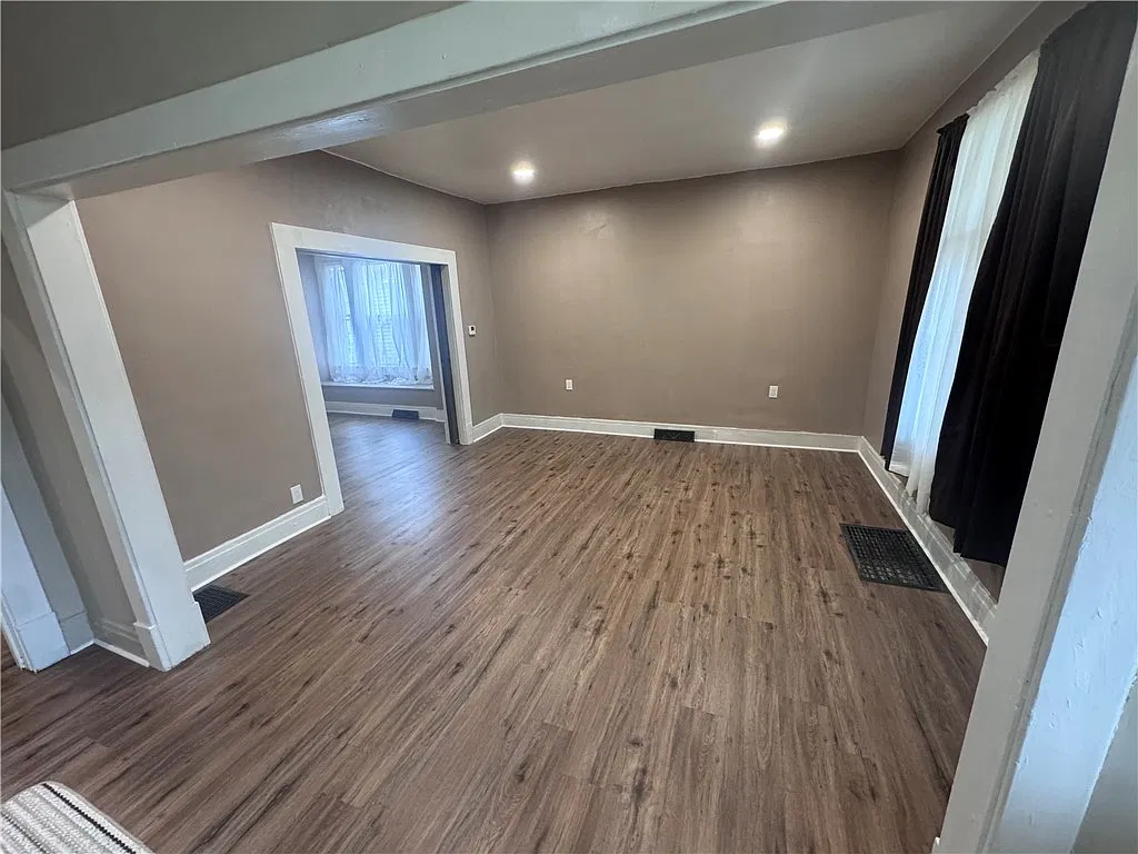 3 bed, 1746 sqft, $1,300 — Photo 3