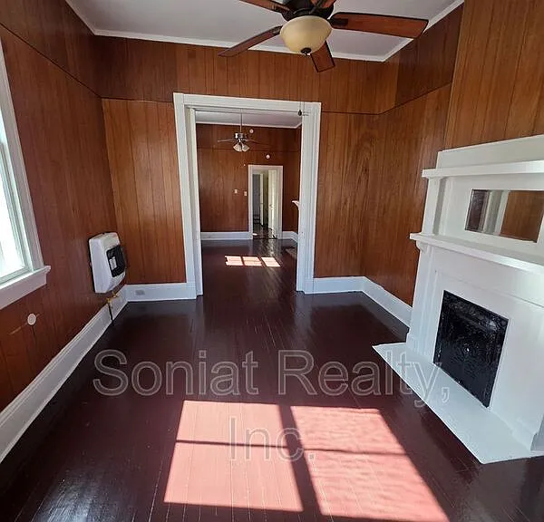 311 S Scott St — Photo 2