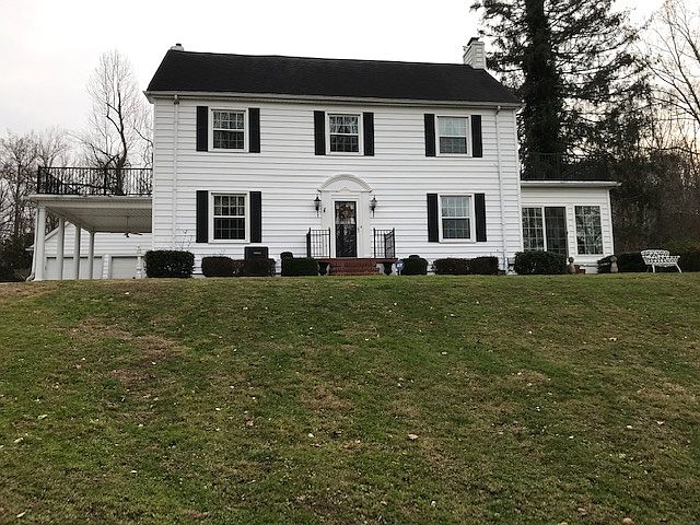 2nd image of 82 Holly Hill Ln