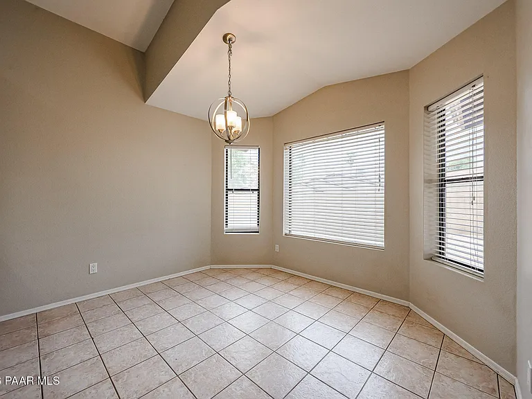 6320 W Paradise Ln — Photo 10