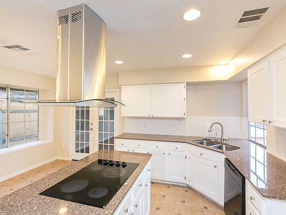 4th image of 704 Canyon Bend Dr