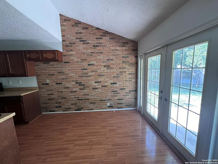 15007 Old Creek St — Photo 5