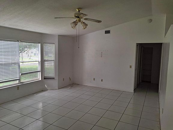 3rd image of 374 SW De Gouvea Terrace
