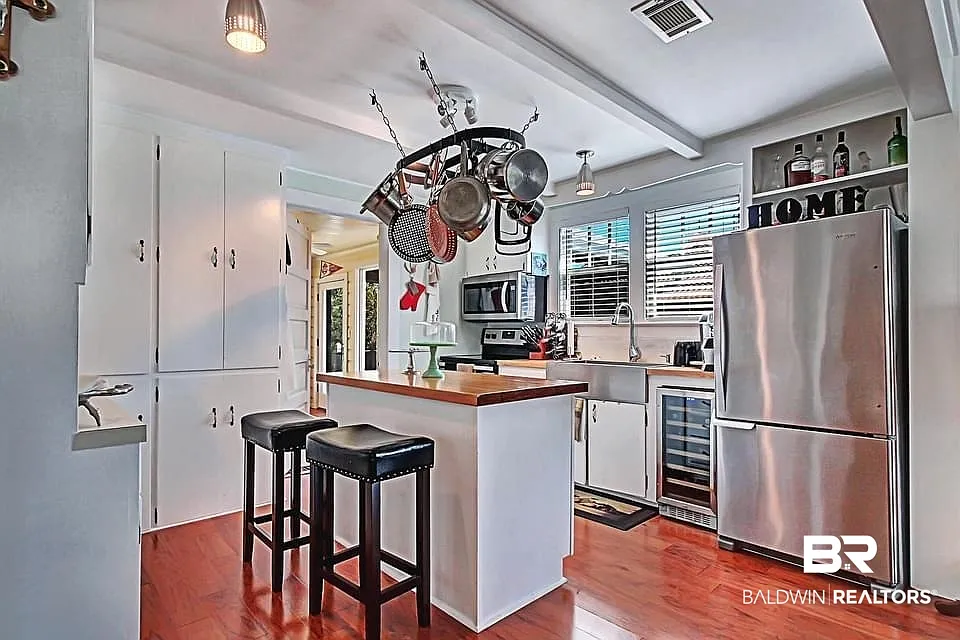 4 bed, 2.5 bath, 2000 sqft, $3,600 — Photo 4