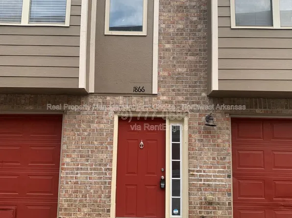 1866 N Scull Creek Dr, Fayetteville, AR 72703
