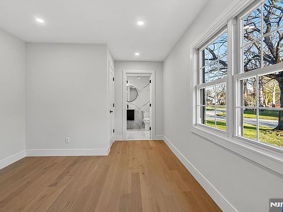 5th image of 56 Manor Rd