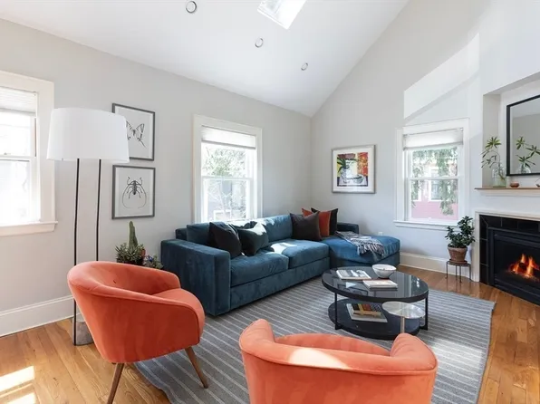 206 Aspinwall Ave #2, Brookline, MA 02446