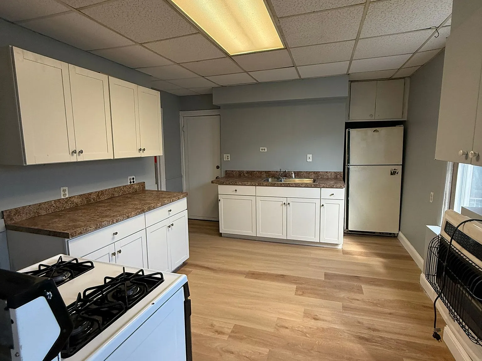 3 bed, 1000 sqft, $1,490 — Photo 3