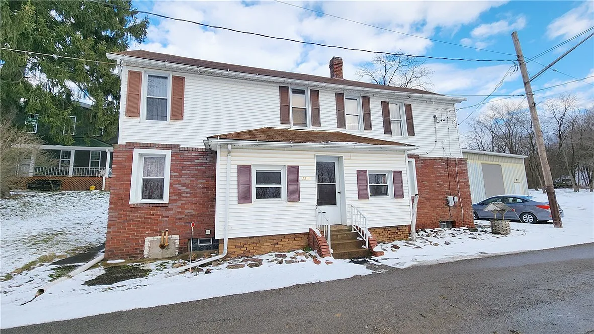 3348 E Main St photo 1
