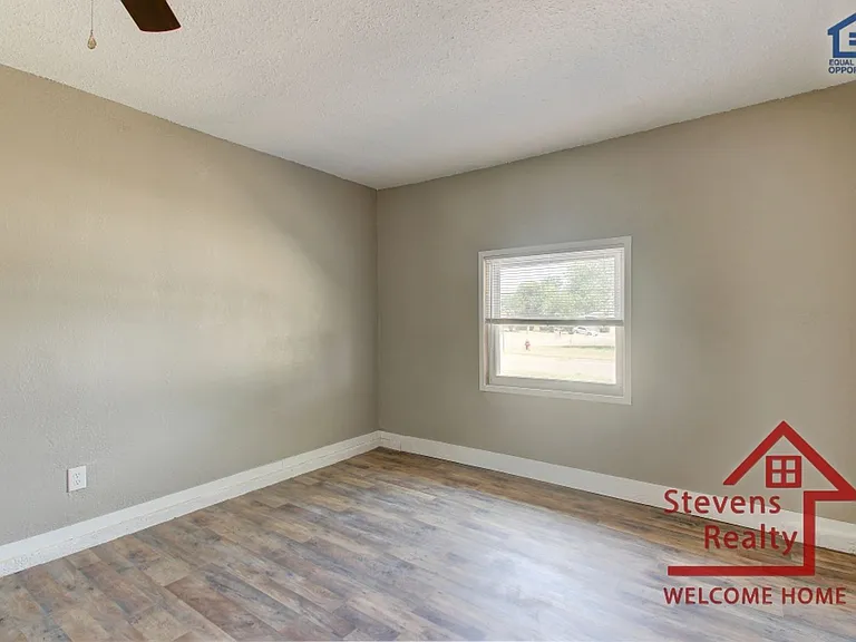 2316 NW 28th St — Photo 16