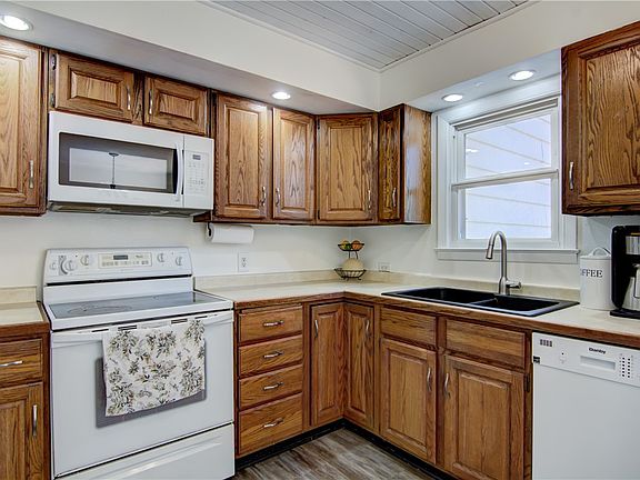 5th image of 1609 Fenwick Avenue
