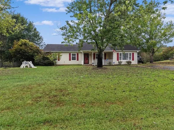7540 Greenmeadow Dr, Tobaccoville, NC 27050