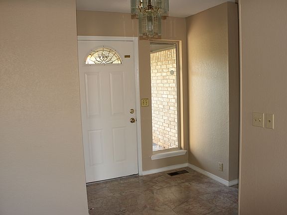 Nice bright welcoming entry