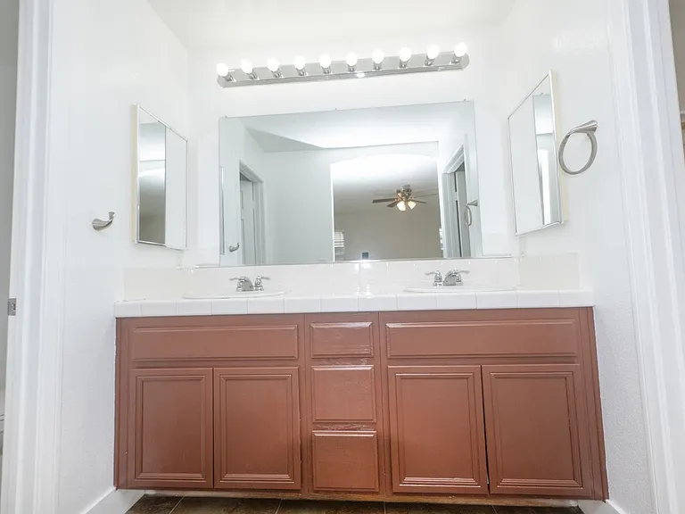 511 Stork St — Photo 18
