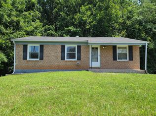 1307 Roundabout Rd, Martinsville, VA 24112