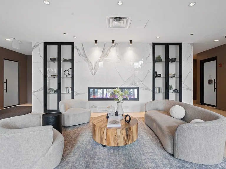 Welcome home to Shoreham and Tides in Chicago, IL