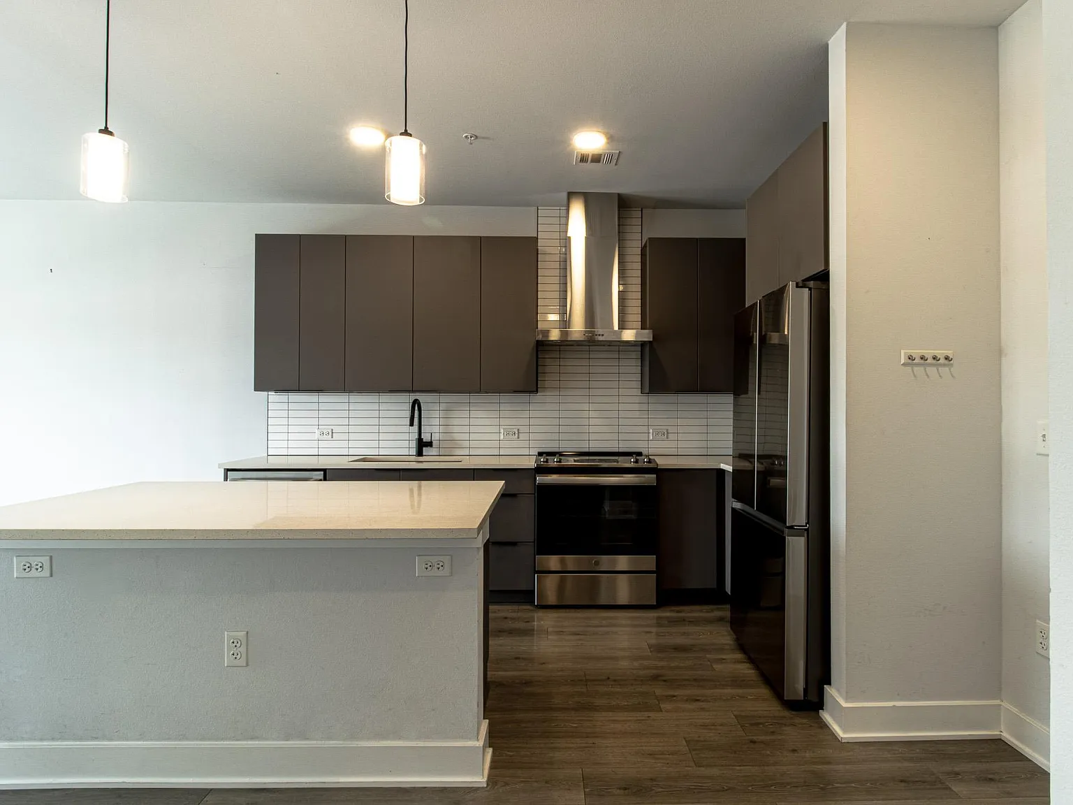 1 bed, 1.0 bath, 665 sqft, $1,750 — Photo 2