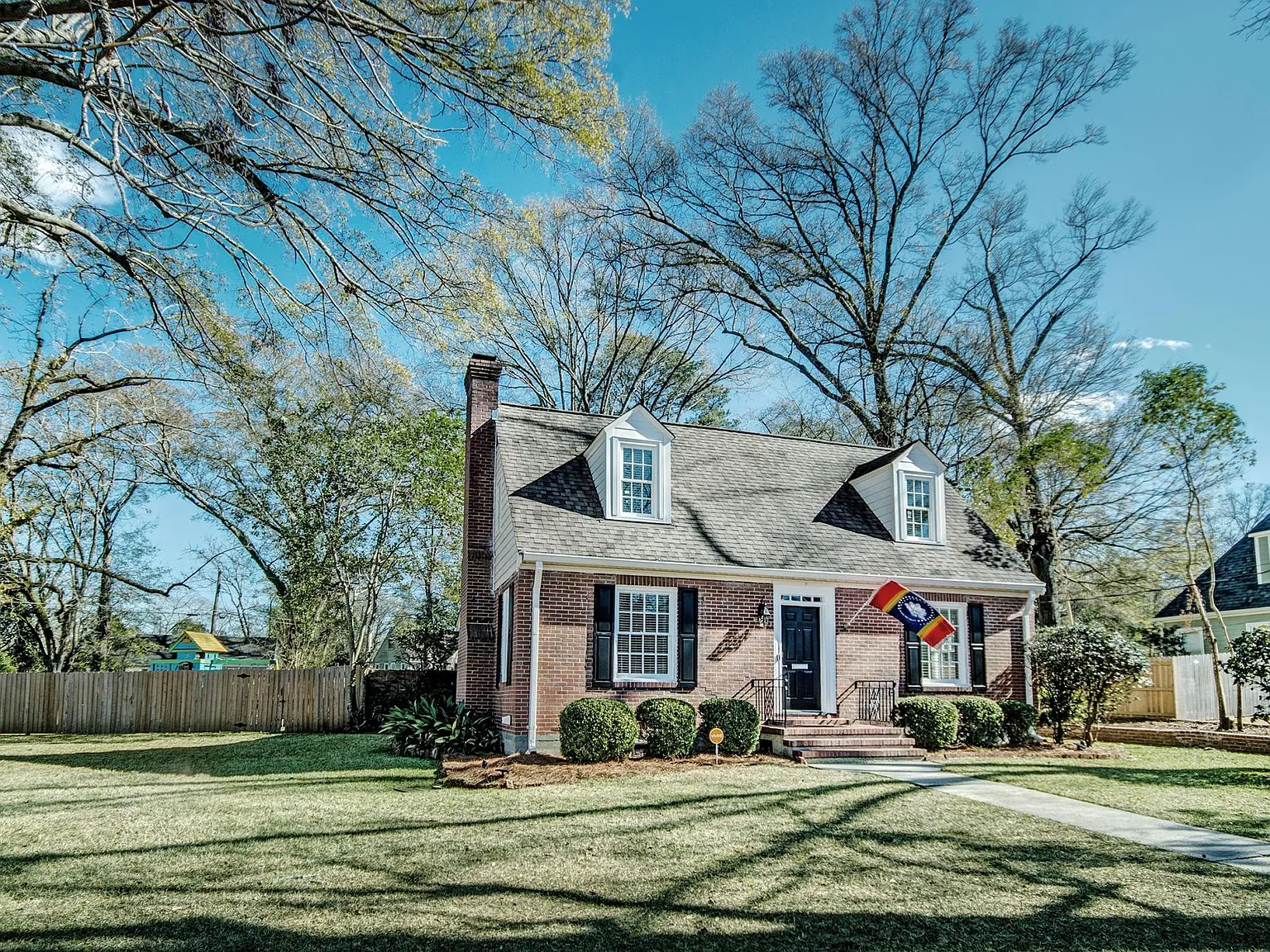 4 bed, 2.5 bath, 2480 sqft, $6,000 — Photo 3
