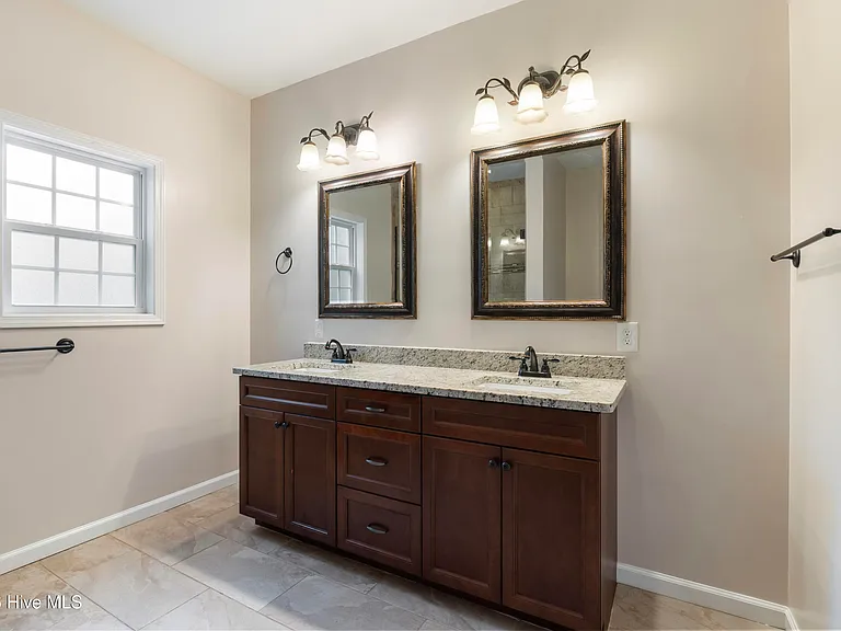 1350 Monticello Dr — Photo 14
