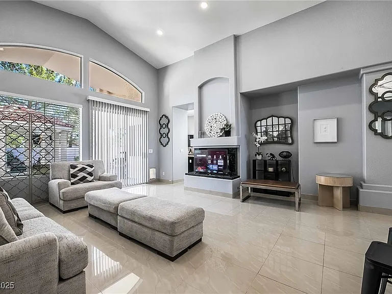 1400 Castle Crest Dr — Photo 10