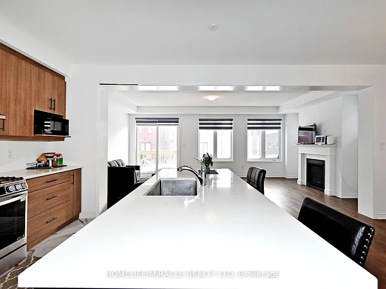 689 Mika St — Photo 28