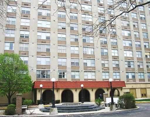 2nd image of 4300 W Ford City Dr APT 1110