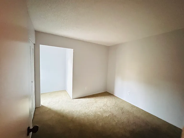 1035 Nevada Dr NE — Photo 5
